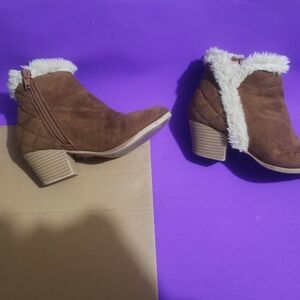 Girls size 1 Paris Blues faux lined suede zip up ankle boots
